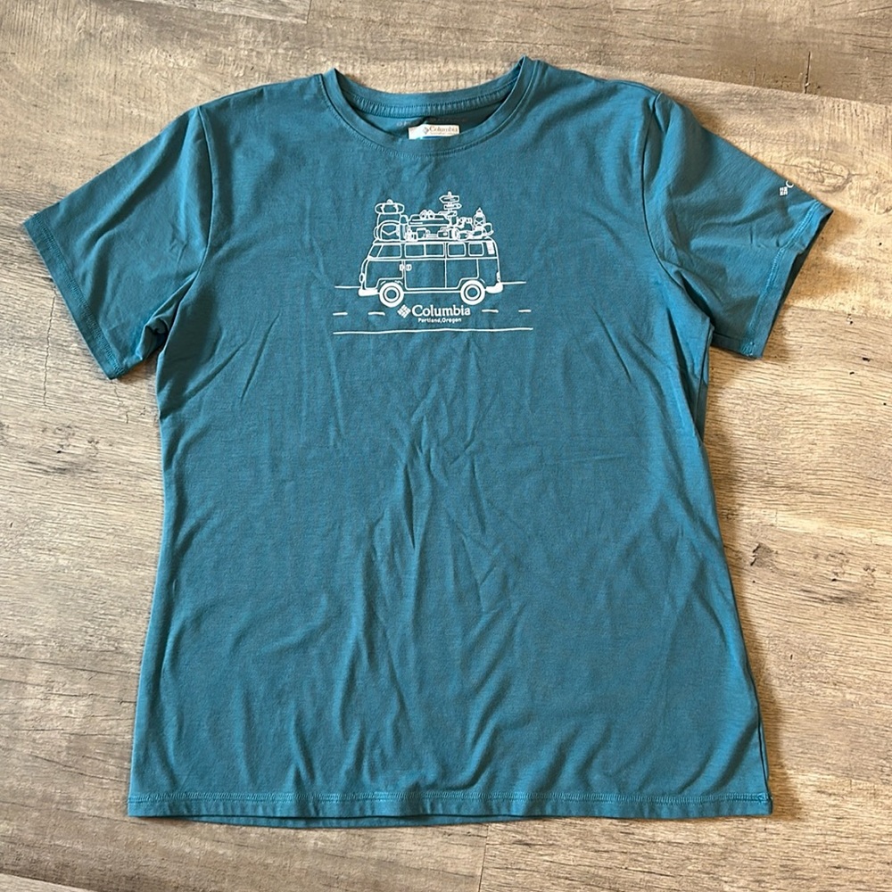 Columbia Women’s Medium T Shirt